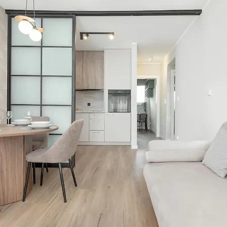 Kaszmirowy Z 3 Sypialniami Blisko Plazy W Gdansku By Renters Apartment